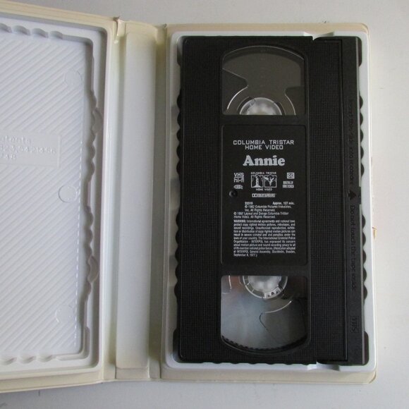VHS Tapes - Annie grouping - Picture 4 of 10